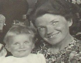 JOSEPHINE met haar moeder KLAZIEN 