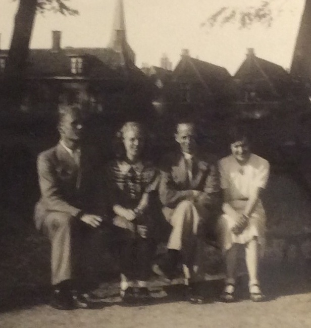 HEDDE HYLKE, WILLY, vriend, NELLIE in KAMPEN)