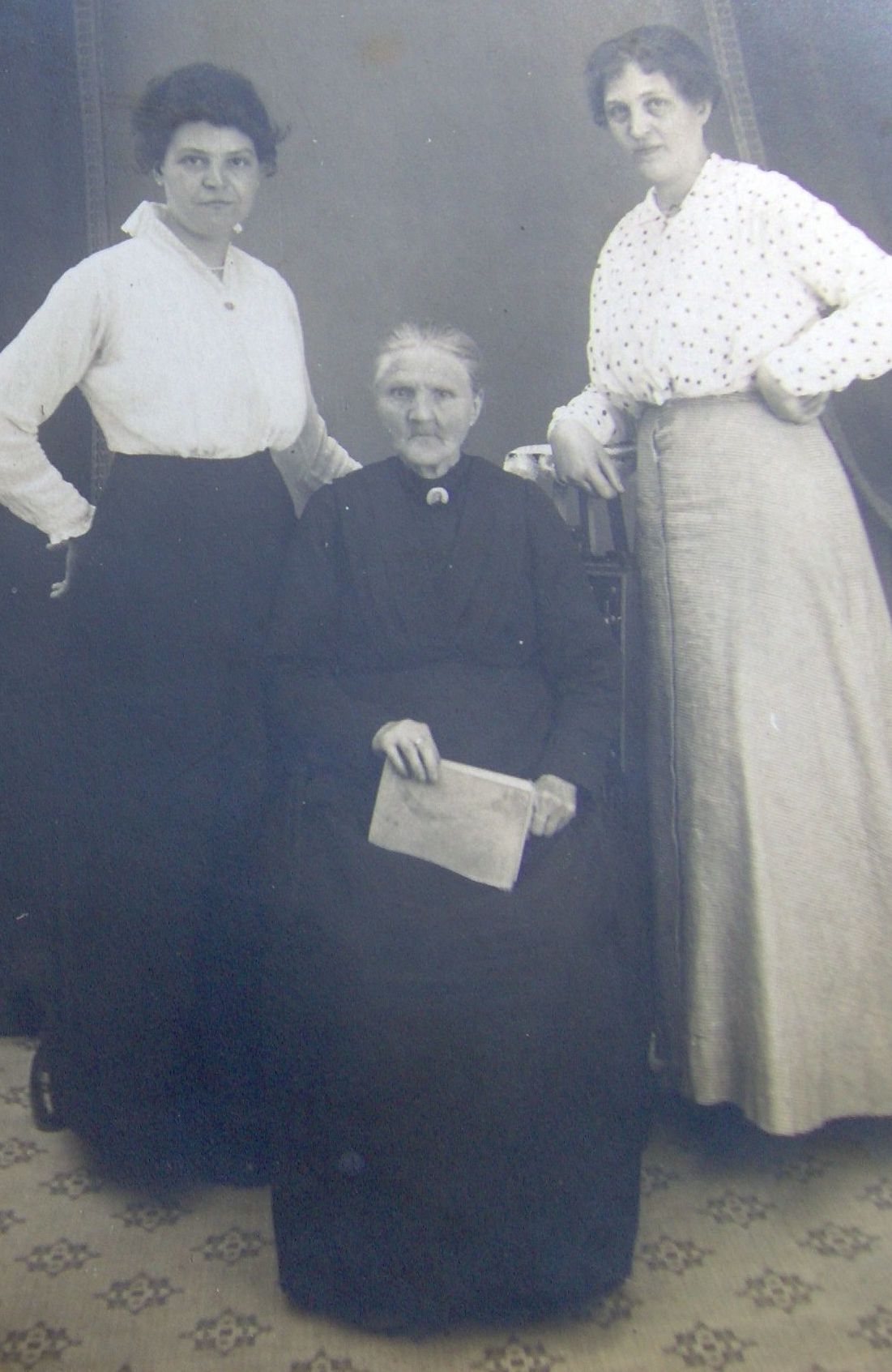 NEL DEN HEIJER, HELENA DEN HEIJER met MOEDER 