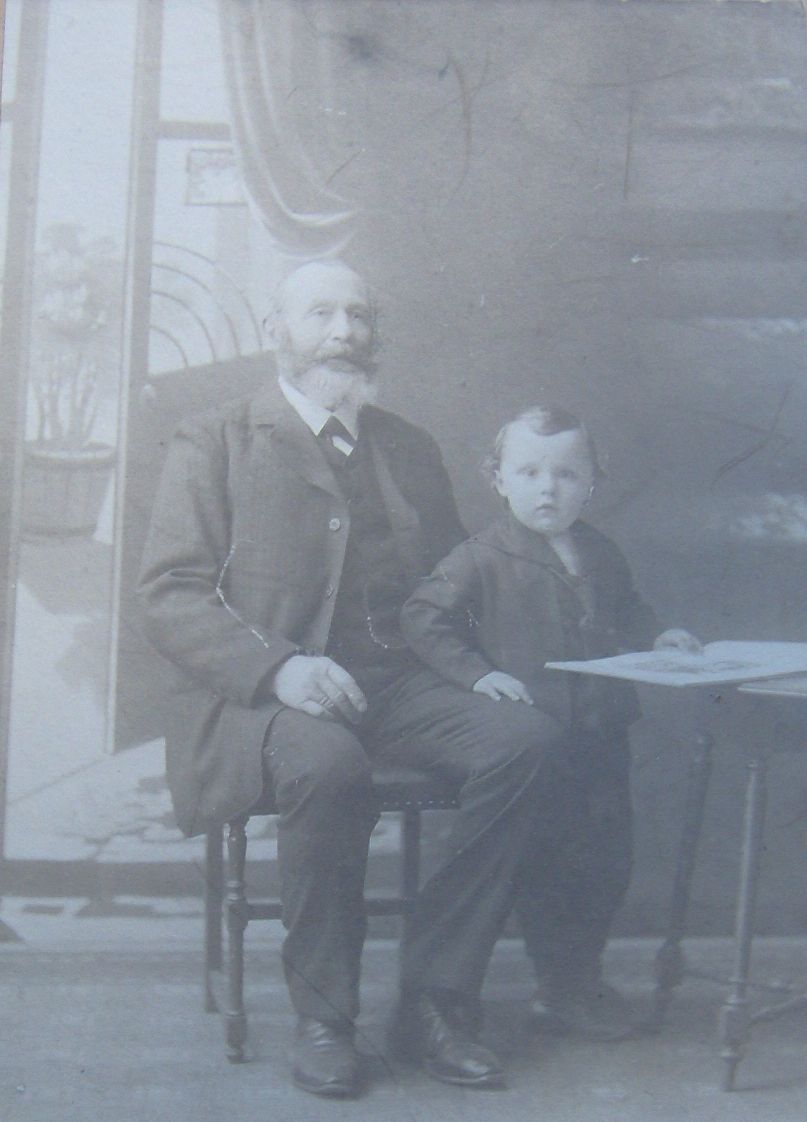 GEORGE met grootvader GEORG